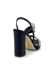 Sandalo in 100% seta nera con applicazione di strass e plateau. Fodera in pelle,