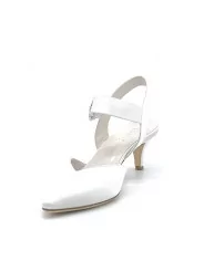 100% white silk slingback with jewel buckle. Leather lining. Leather sole. 5,5 c