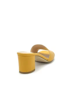 Yellow leather mule. Leather lining, leather sole. 5,5 cm heel.