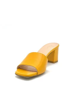 Yellow leather mule. Leather lining, leather sole. 5,5 cm heel.