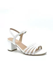 White leather sandal. Leather lining, leather sole. 5,5 cm heel.