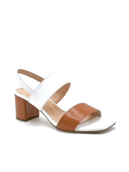 White and brown leather sandal. Leather lining, leather sole. 5,5 cm heel.