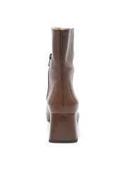 Brown patent leather with creased effect boot. Leather lining, leather and rubbe