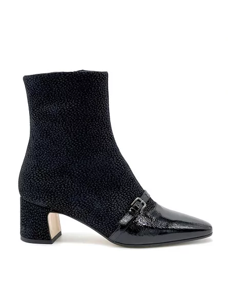 Black printed suede and patent leather with creased effect boot. Leather lining,