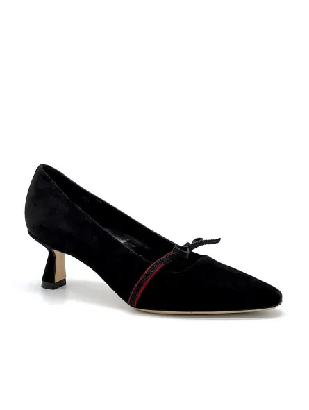 Black suede pump with grosgrain ribbon and red suede detail. Leather lining, lea