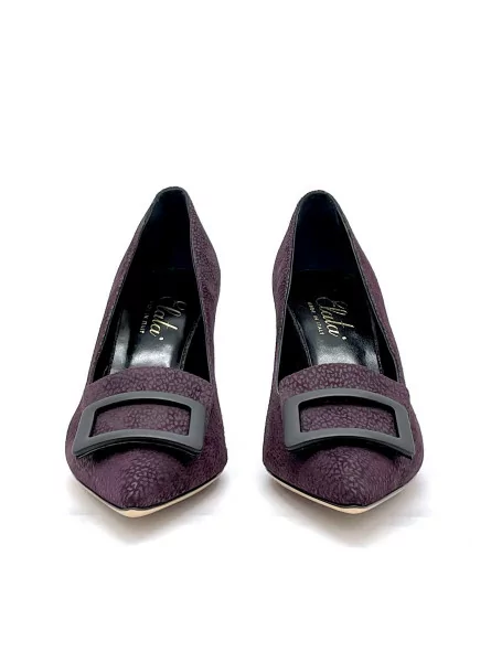 Plum printed suede pump with black “buckle” accessory. Leather lining, leath