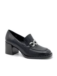 Black leather mocassin with metal buckle. Leather lining, rubber sole. 6 cm heel