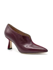 Bordeaux suede and leather bootie. Leather lining, leather sole. 7,5 cm heel.