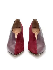 Bordeaux suede and leather bootie. Leather lining, leather sole. 7,5 cm heel.
