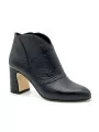 Black leather ankle boot. Leather lining, leather and rubber sole. 7,5 cm heel.