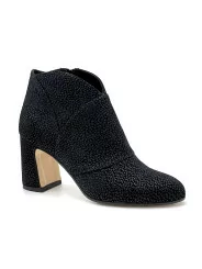 Black printed suede ankle boot. Leather lining, leather and rubber sole. 7,5 cm 