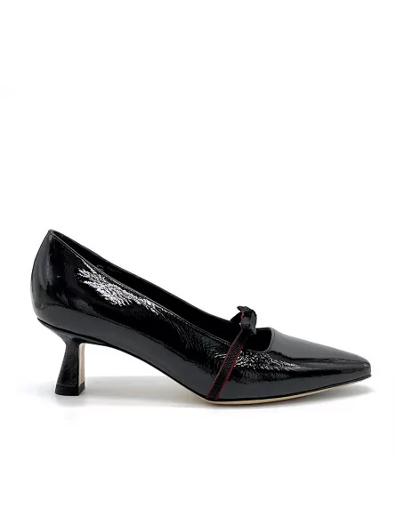 Black patent with creased effect pump with grosgrain ribbon and red suede detail