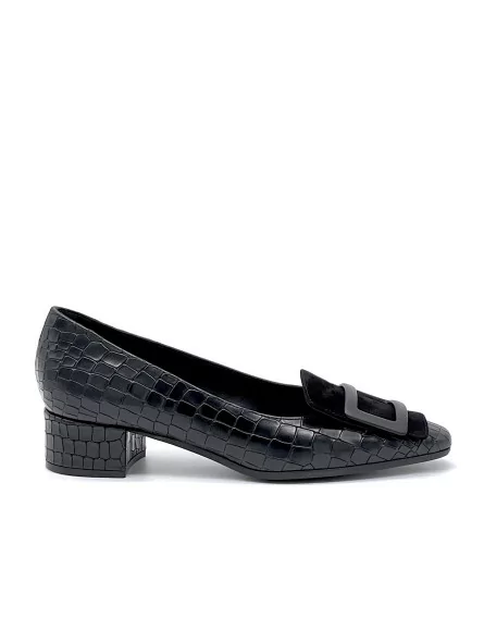 Black printed leather and suede pump with “buckle” accessory. Leather lining