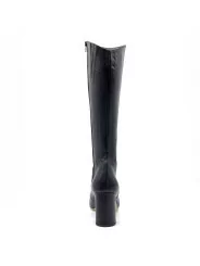 Black leather boot. Leather lining, leather and rubber sole. 7,5 cm heel.