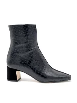 Black suede and printed leather boot. Leather lining, leather and rubber sole. 5