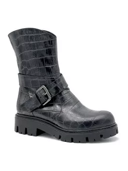 Black printed leather boot with cross strap. Leather lining, rubber sole. 4 cm h