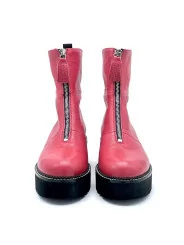 Red leather boot with zipper. Leather lining, rubber sole. 5,5 cm heel.