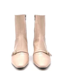 Nude colour leather boot. Leather lining, leather and rubber sole. 5,5 cm heel.