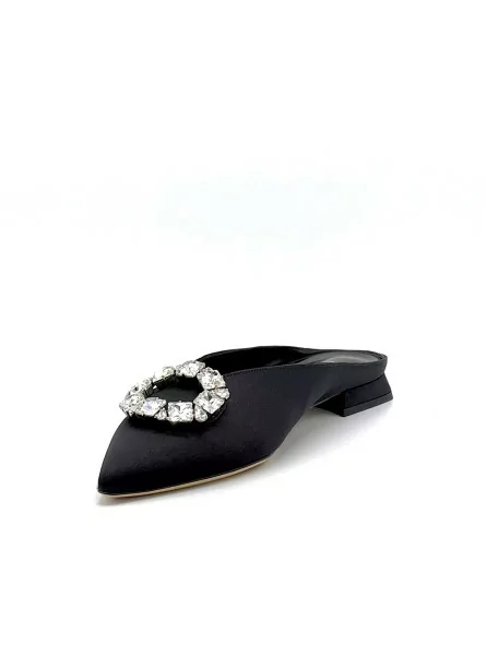 Black silk mule with jewel accessory. Leather lining, leather sole. 1 cm heel.