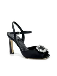 100% black silk sandal with jewel “buckle” accessory. Leather lining, leathe