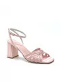 Sandalo in tessuto effetto ondulato e pelle rosa e con fascette annodate. Fodera