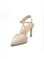 Nude colour leather and patent leather slingback with a T-strap. Leather lining.