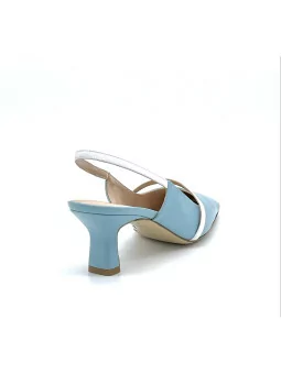 Light blue and white leather slingback. Leather lining. Leather sole. 5,5 cm hee