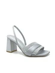 Sandalo in 100% seta grigio silver con applicazione strass. Fodera in pelle. Suo