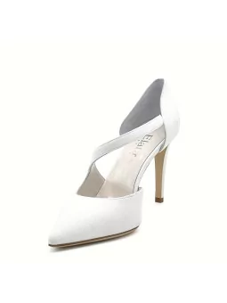 White laminate fabric pump with a strap. Leather lining. Leather sole. 9,5 cm he
