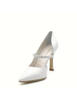 Cream colour leather pump with rhinestones detail. Leather lining. Leather sole.