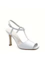 White leather sandal with T-strap. Leather lining. Leather sole. 9,5 cm heel.