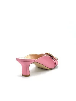 Pink silk mule with jewel buckle. Leather lining, leather sole. 5,5 cm heel.