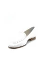 White leather moccasin. Leather lining. Leather sole. 1 cm heel.