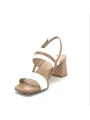 White and tan leather sandal. Leather lining, leather sole. 5,5 cm heel.