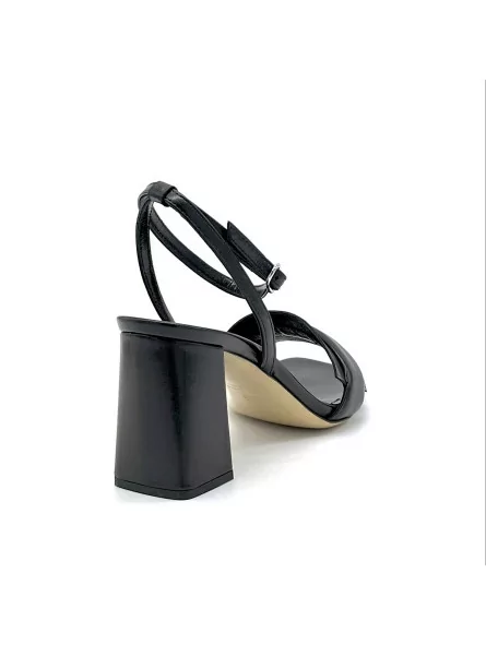 Black leather sandal with ankle strap. Leather lining. Leather sole. 7,5 cm heel
