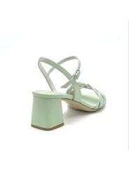 Green leather sandal with intertwined band. Leather lining. Leather sole. 5,5 cm