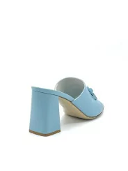 Light blue leather mule with matching clamp accessory. Leather lining. Leather s