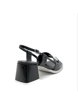 Black leather sandal with white clamp accessory. Leather lining. Leather sole. 5