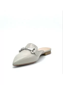 Light taupe leather mule with silver clamp accessory. Leather lining. Leather so