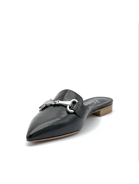 Black leather mule with silver clamp accessory. Leather lining. Leather sole. 1 