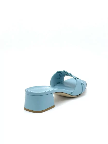 Light blue leather mule with intertwined band. Leather lining. Leather sole. 3,5