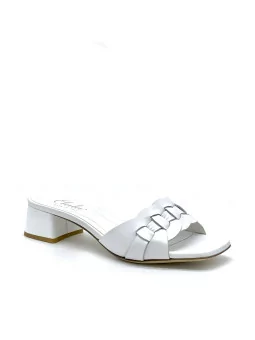 White leather mule with intertwined band. Leather lining. Leather sole. 3,5 cm h