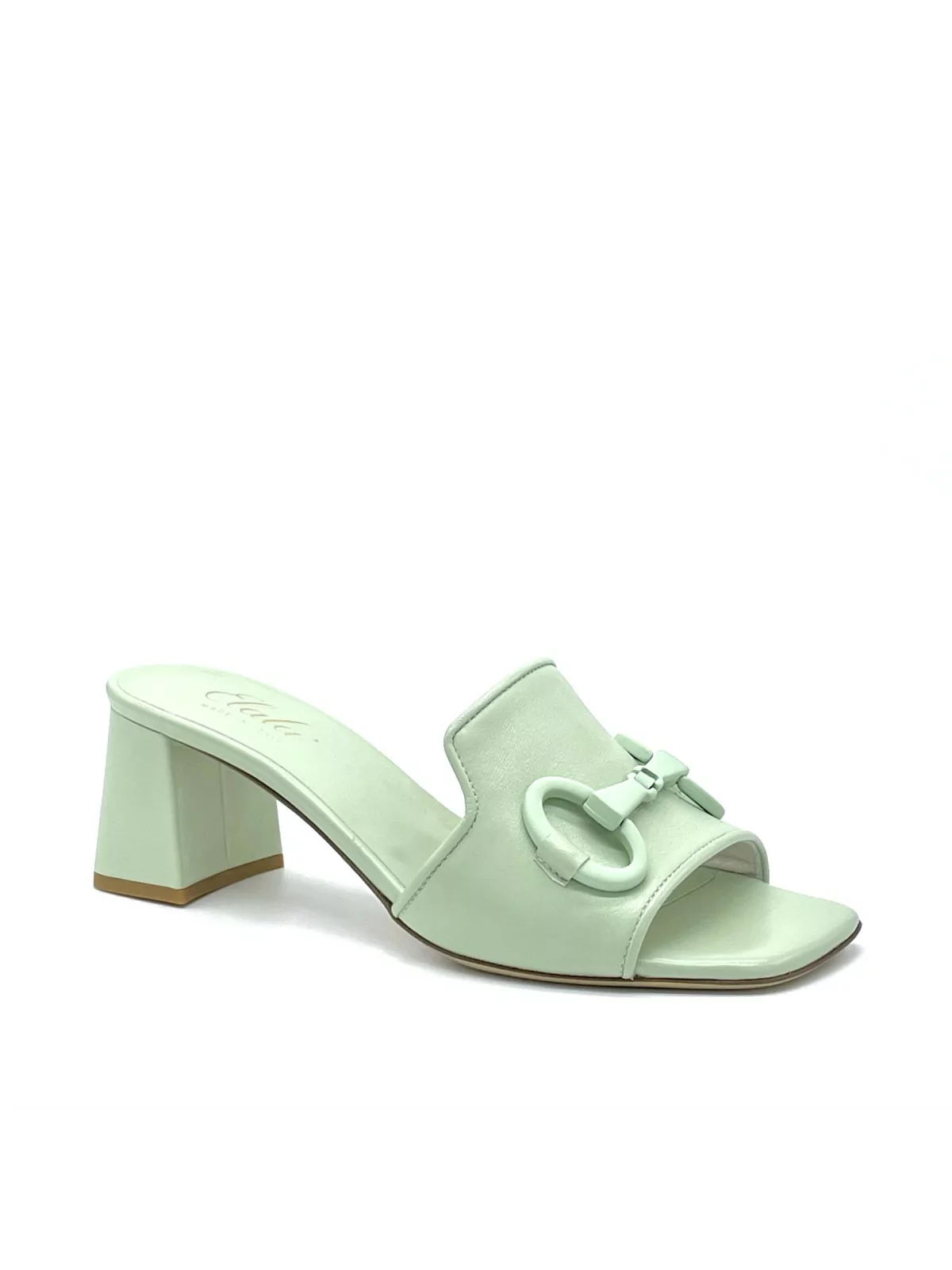 Green leather mule with matching accessory. Leather lining. Leather sole. 5,5 cm