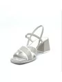 Light taupe and white leather sandal. Leather lining. Leather sole. 5,5 cm heel