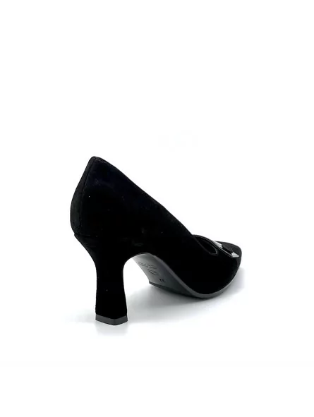 Black suede and patent leather pump with covered button. Leather lining, leather