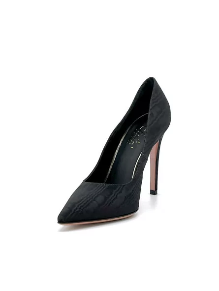 Black wavy effect fabric pump. Leather lining, leather sole. 10,5 cm heel.
