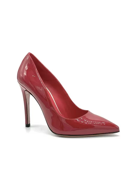 Red patent leather pump. Leather lining, leather sole. 10,5 cm heel.
