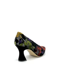 Worked velvet pump. Leather lining, leather sole. 7,5 cm heel.