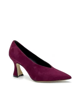Cherry colour suede pump. Leather lining, leather sole. 7,5 cm heel.