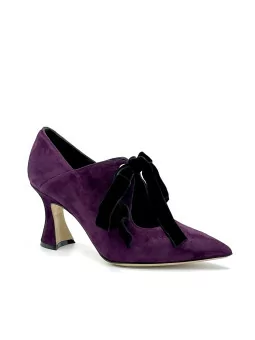 Scarpa accollata in velluto viola con fiocco in velluto nero. Fodera in pelle. S